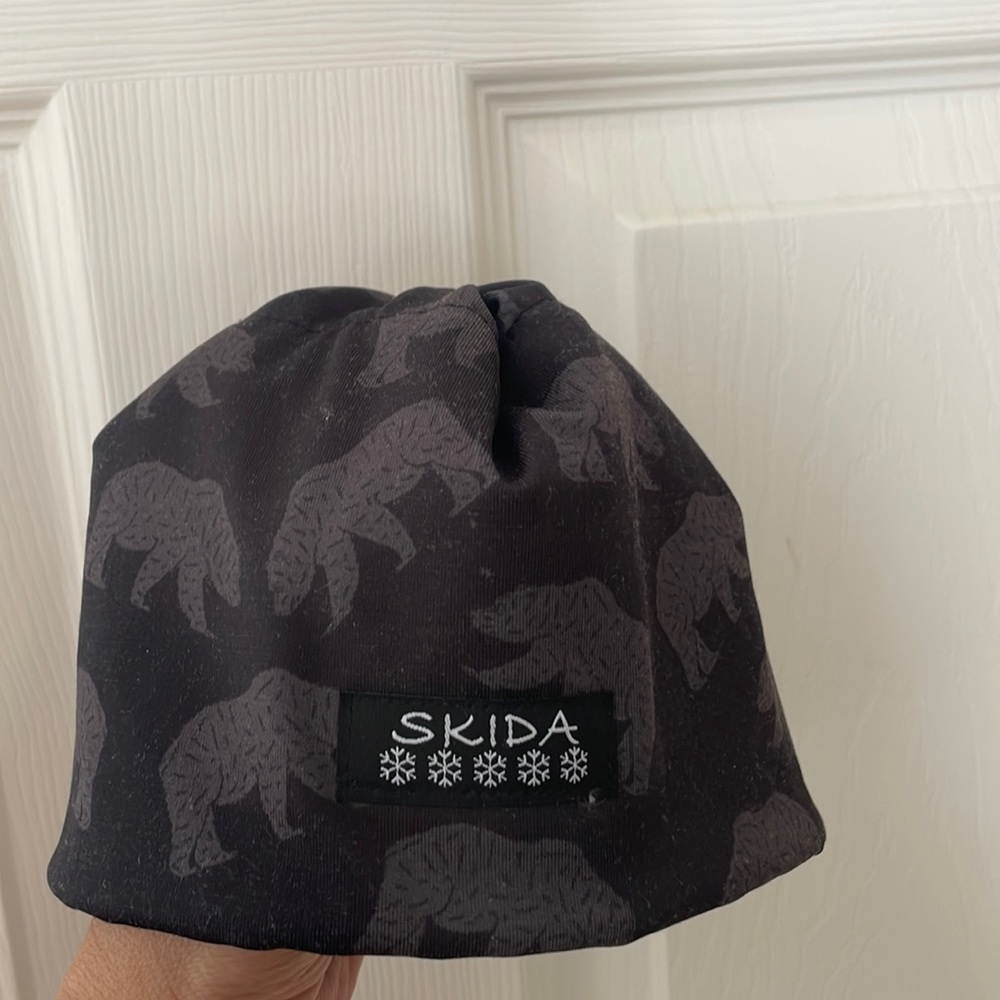 Skida baby hat black with polar bears